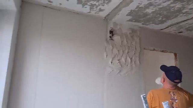 Ейск?Ремонт в квартире Тани. Фасад части дома готов. Море в январе 2023. Привет из Москвы и Тюмени.