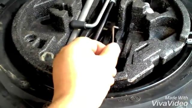 Замена лампочки габарита передней фары Шкода Октавия. смотреть онлайн