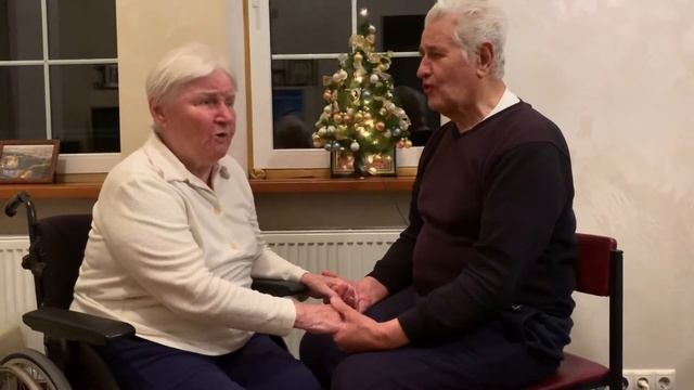 Песня Катюша исполняют Бабушка и Дедушка - по 82 т е молодые совсем и влюблённые смотреть онлайн