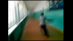 В стекло не попади! Я ломал стекло!