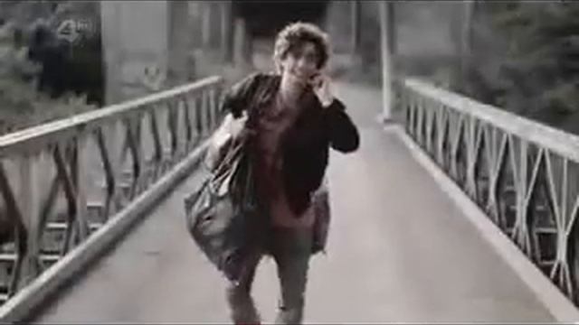 Нейтан разговаривает по телефону.flv смотреть онлайн