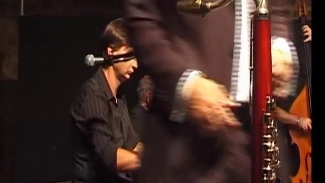 Attilio Berni plays the giant J'Elle Stainer sub-contrabass saxophone смотреть онлайн