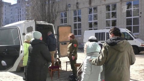 Съемочная группа Первого канала оказалась под огнем украинских силовиков в Рубежном