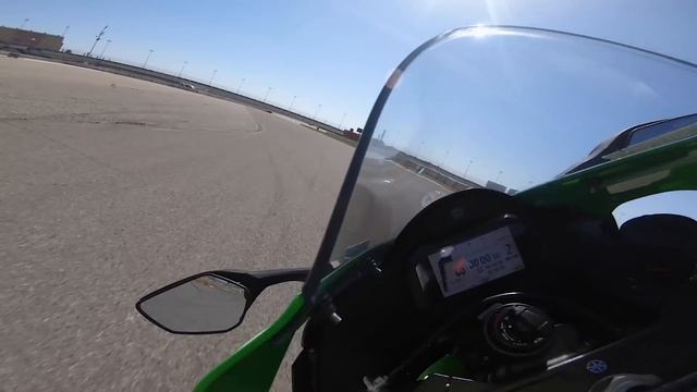 2021 Kawasaki Ninja ZX-10R Review | MC Commute смотреть онлайн