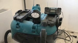 сравнение Радио Makita BMR 050 и радио  Makita MR051