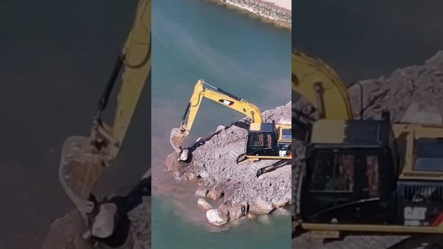 The Excavator Caterpillar Is Strong And Powerful #heavyequipment #excavator #heavymetal