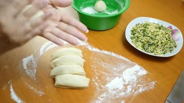 Сырные лепешки с зеленью - простой рецепт за 4 минуты