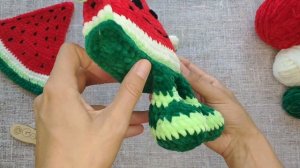 Вязаный Арбуз крючком: обзор плюшевой игрушки амигуруми (связан по описанию от @goozell_toys)