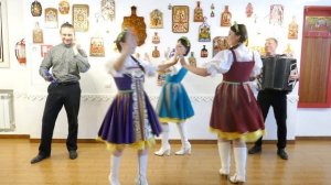 Ансамбль "Свои люди" г.Новосибирск. Русская народная песня "Тарантасик на смазе..."