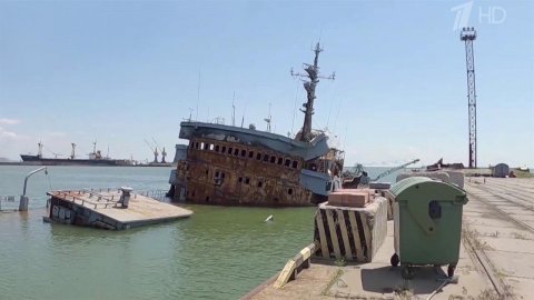 Саперы полностью разминировали порт Мариуполя, который еще недавно был логовом националистов