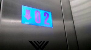 Поездка в подвал и проверка вентиляции в лифте