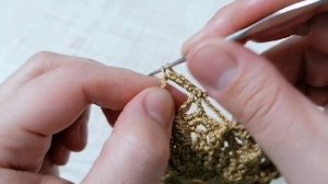 Золотая салфетка с рельефными столбиками (часть1).