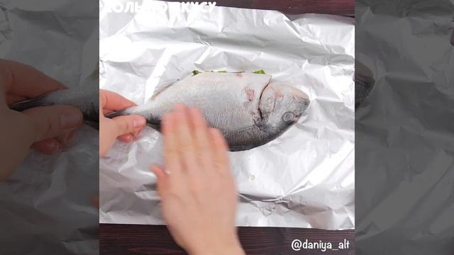Запеченная рыба с овощами | Дорадо в фольге со шпинатом