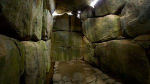 Раскопки кургана эпохи бронзы в Гудермесе (Чечня).