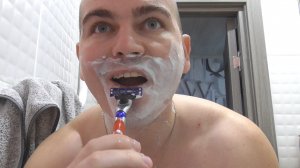 Бреюсь станком. Не брился 3 дня