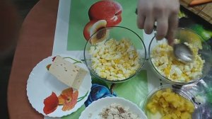 салат из КУРИЦЫ и АНАНАСА  с сыром!!!