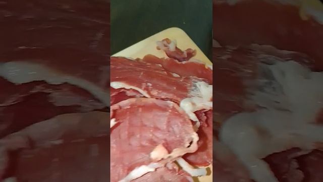 Мясные чипсы. Удобная упаковка позволяет брать чипсы с собой в поездки на работу или в спортзал.