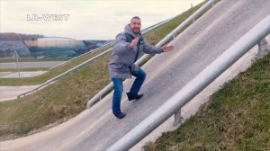 Подъем Ленд ровер Дискавери 4 в гору.