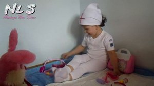Играем в ДОКТОРА с НАСТОЯЩИМ УКОЛОМ/ Настя ЛІКУЄ ЗВІРЯТ/Playing doctor with a real prick