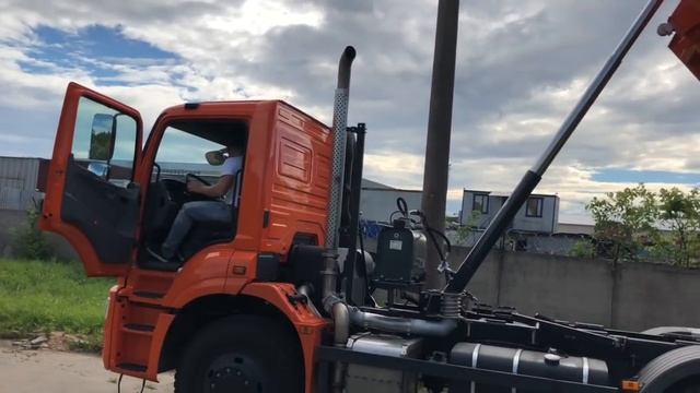 ООО АвтоКАМ ПРЕДСТАВЛЯЕТ НОВЫЙ САМОСВАЛ КАМАЗ 6580-163001-87 с кузовом Бецема смотреть онлайн