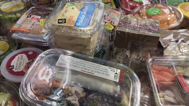 БЕСПЛАТНАЯ ЕДА И ПОДАРКИ НА ПРАЗДНИКИ В АМЕРИКЕ. смотреть онлайн