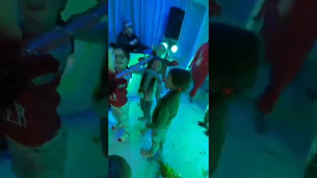 Зажигательный Новый Год в коттедже смотреть онлайн