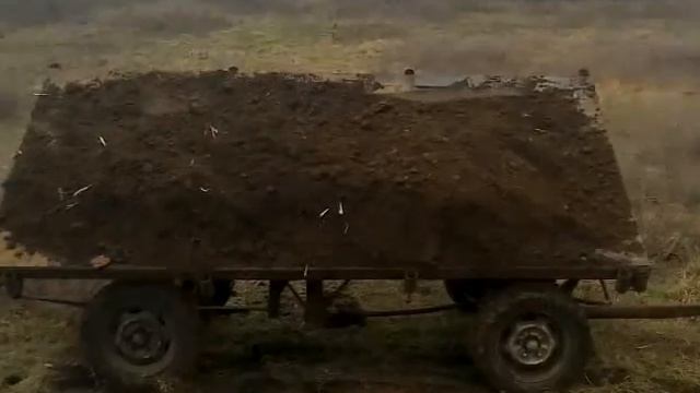 Минитрактор с прицепом -самосвалом. смотреть онлайн