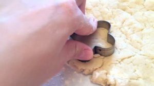 ☆ Готовим с детьми! Вкусное песочное печение. Вырезаем формами- развивающая игра для детей.