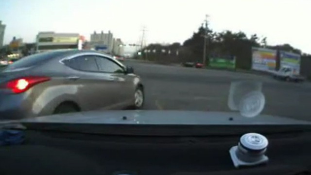 Подрезал на дороге. Подрезали. Подрезал автомобиль. Хамы на дороге. Случайно подрезал.