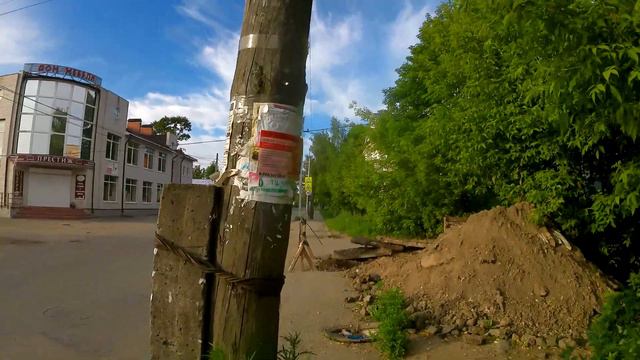 ул.Красных Печатников.Столбы на тротуаре.Вышний Волочек. смотреть онлайн