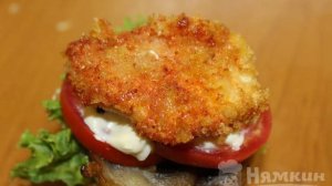 Домашний чизбургер с куриным филе и грибами