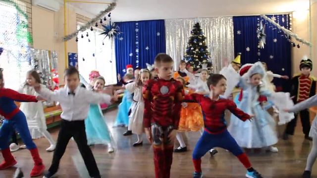 Новогодний танец. 1-Б, школа №64, Одесса. 22.12.2017. смотреть онлайн