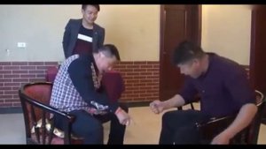 Бьют по голове китайцы