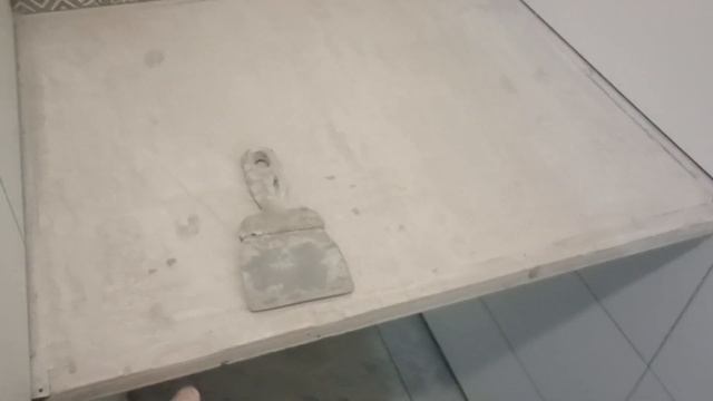 РЕМОНТ СТАРОЙ ХРУЩЁВКИ СВОИМИ РУКАМИ!!! ч.17 Укладка керамогранита. Полотенцесушитель. Инсталяция. смотреть онлайн