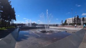 ФОНТАНЫ НА ПЛОЩАДИ ЛЕНИНА  В ПИТЕРЕ.