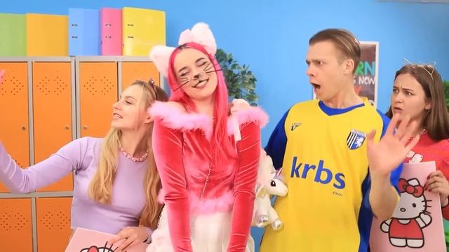 Komadan Uyandım ve Hello Kitty Oldum смотреть онлайн