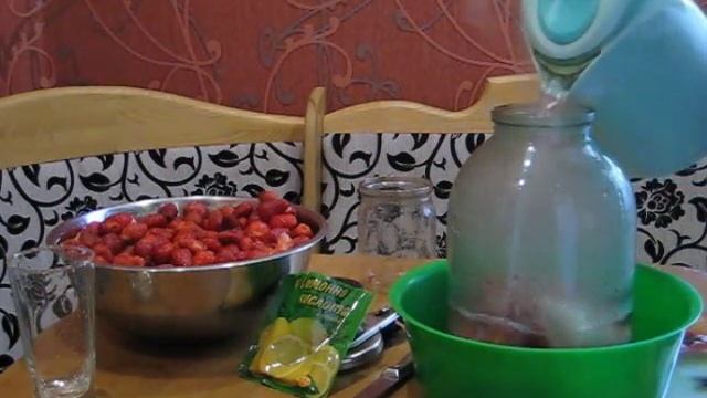 Компот из клубники или других ягод смотреть онлайн