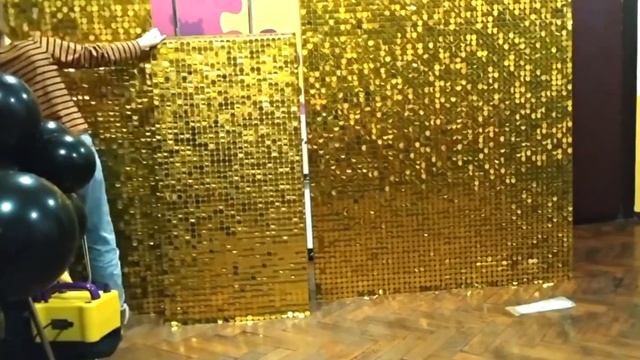 Собираем новогоднюю фотозону из пайеток с гирляндой из шаров
