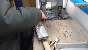 Груз банан. Изготовление рыболовных грузил.