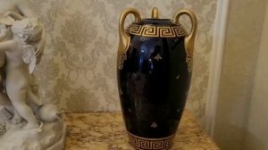 Вера СПАСИБО  Антикварная мебель, картины, консоли, фарфоровые фигурки.  Интерьер в усадьбе