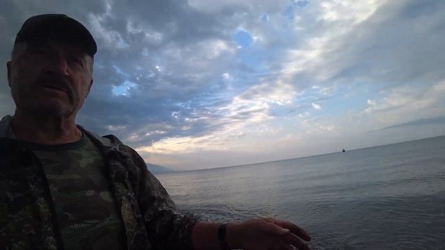 Абхазия 2022,август. Черноморская рыбалка. Что можно поймать на трех червяков с тирольской палочкой смотреть онлайн