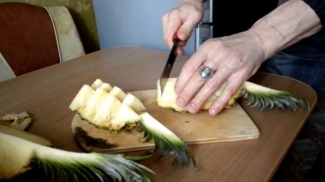 Как красиво нарезать ананас | Идем на день рождения