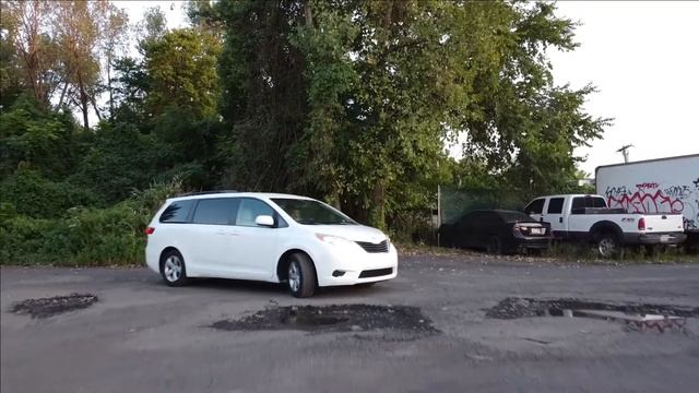 2016 Toyota Sienna смотреть онлайн