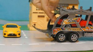 Автовоз привез машинки, Гоночные машины в автосалоне 305 Серия Мир Машинок