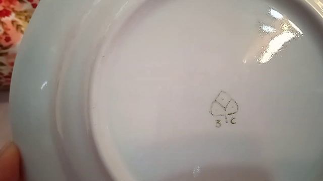 Посуда . Фарфоровые тарелки различных заводов. смотреть онлайн