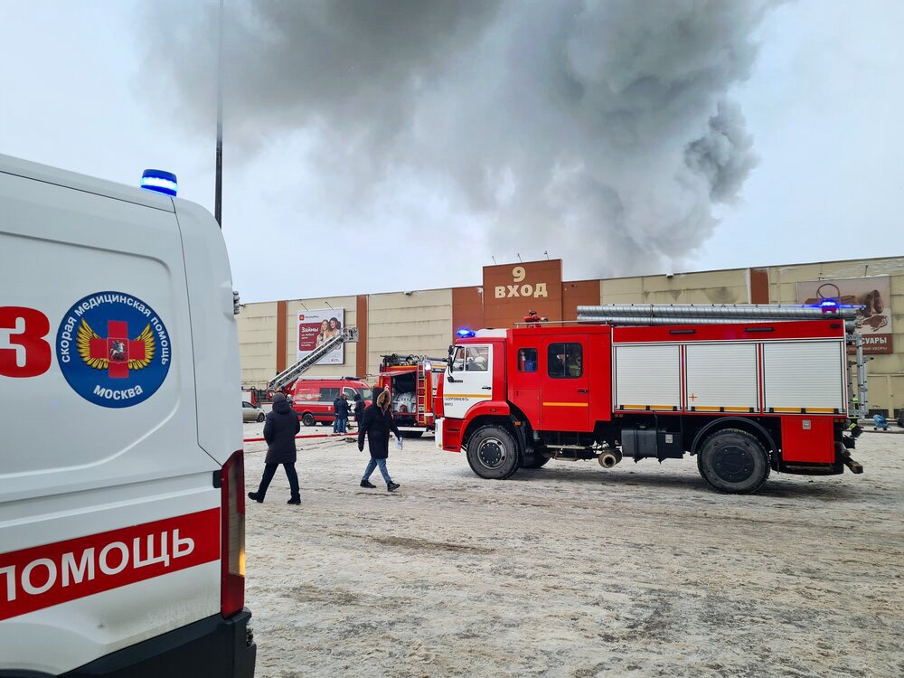 Два человека пострадали при пожаре на "Садоводе" / Город новостей на ТВЦ