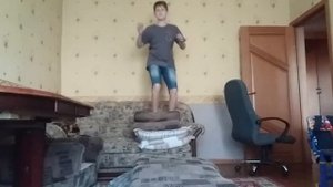 Неудачно сделал сальто.