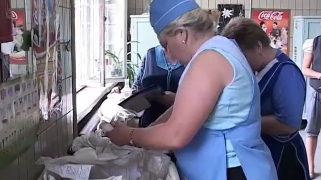 На кузнецкой обувной фабрике пекут хлебо - булочные изделия.Август 2011 год. смотреть онлайн