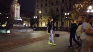 ОПЕРНАЯ ПЕВИЦА на улице красиво поет Москва 2021