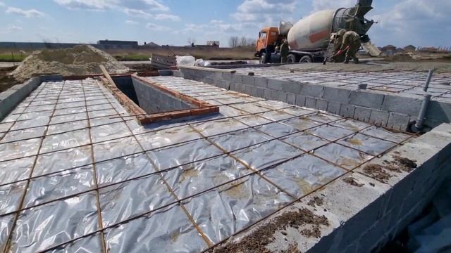 Дом в Белгороде. Строительство домов под заказ с отделкой под ключ и благоустроенной территорией.